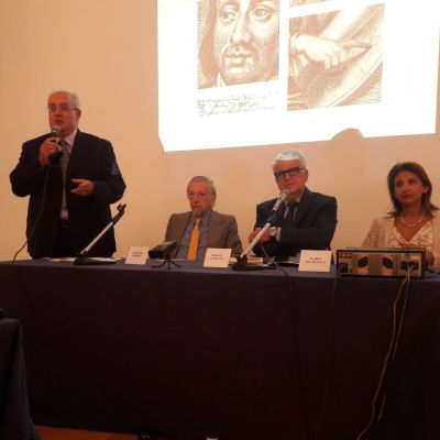 Immagine miniatura 12 settembre, Archivio di Stato: Rappresentanti istituzionali: Simone Sartini (Archivio di Stato), Antonio Romiti (Istituto storico lucchese), Oriano Landucci (Fondazione), Ilaria Del Bianco (Lucchesi nel mondo)